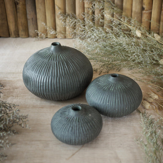 Wazon Larik, Verdigris Grey. Różne rozmiary; oferta dotyczy jednej sztuki wybranego rozmiaru.