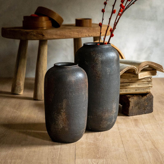 Wazon Nila, Raku Black. Różne rozmiary; oferta dotyczy jednej sztuki wybranego rozmiaru.